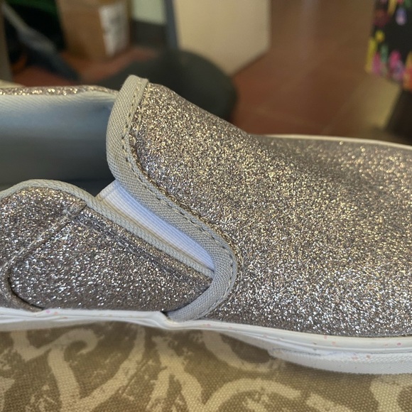 Vans - Picture 6 of 8